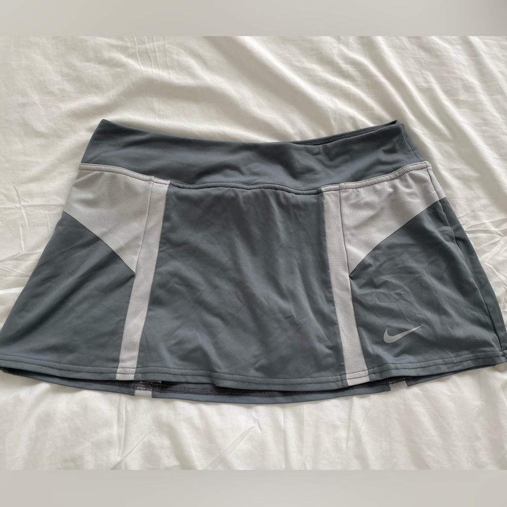 Grey Nike color block tennis skirt!!